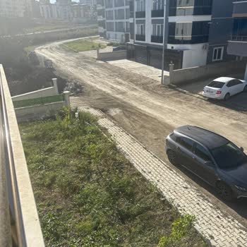 Atakum Belediyesi Çamurlu Ve Bozuk Yol Nedeniyle Evimize Rahatça Ulaşamıyoruz