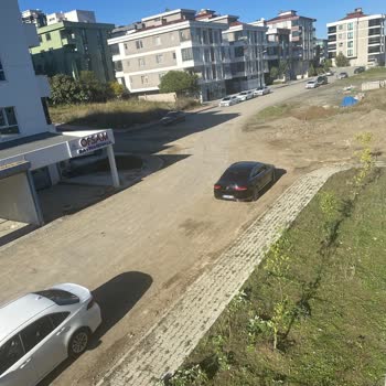 Atakum Belediyesi Çamurlu Ve Bozuk Yol Nedeniyle Evimize Rahatça Ulaşamıyoruz