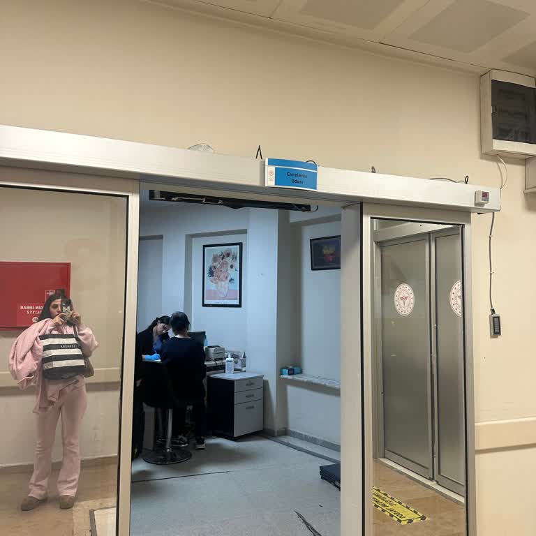 Hastane Personelinin Empati Yoksunu Ve Kırıcı Tutumu Hasta Yakını Olarak Üzdü