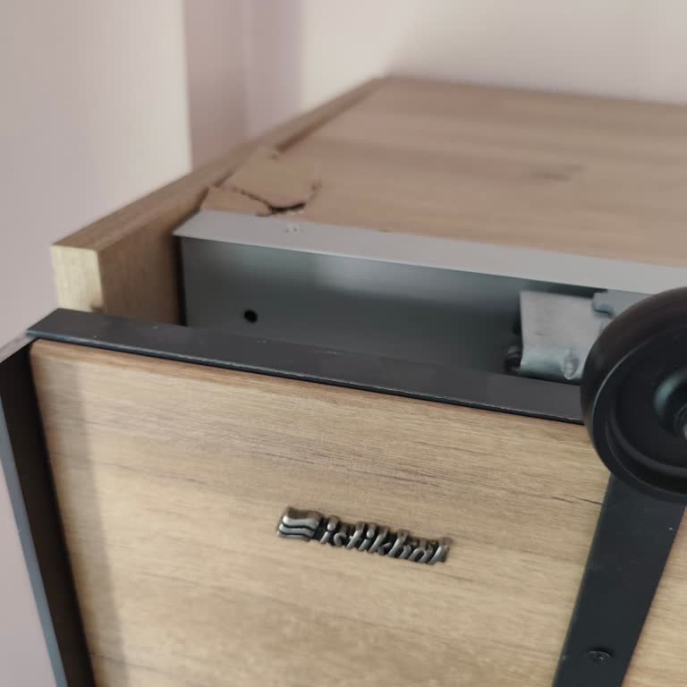 Zirve Mobilya Aldığım Gardırop Kırık Çıktı, Uzun Süre Mağdur Edildim