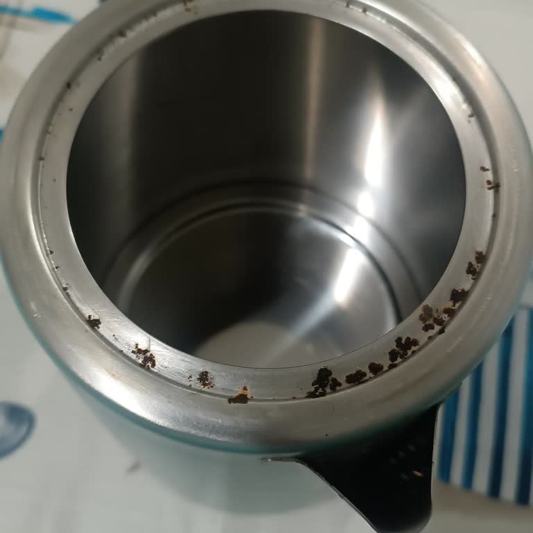 Karaca Çelik Çay Makinesi 2 Ayda Paslandı, Çözüm Sunulmuyor