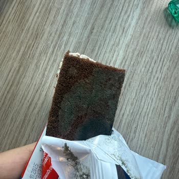 Migros'tan Aldığım Kinder Süt Dilimi Son Kullanma Tarihi Geçmiş Ve Küflü Çıktı