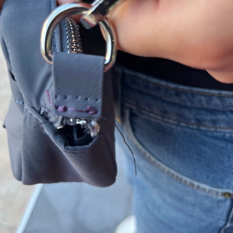 Yeni Alınan Çantanın Sap Dikişleri Bir Haftada Attı, Değişim Talep Ediyorum