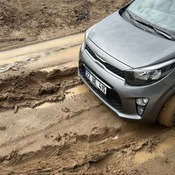 Uzun Süredir Çamur Halinde Olan Yol İçin Çözüm Bekliyoruz