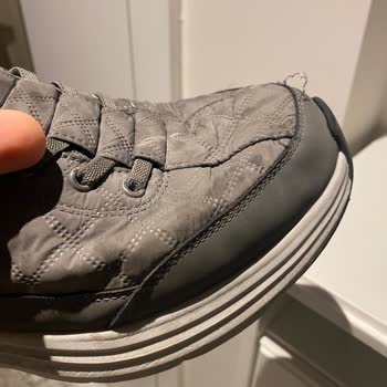 Skechers Ayakkabıda Dikiş Açılması Ve Renk Atması Sorununa Çözüm Bulunmuyor