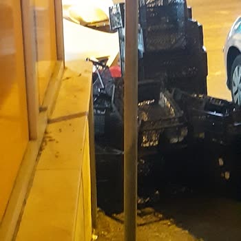 Ton Süpermarket Kaldırım ve Yolları İşgal Ediyor