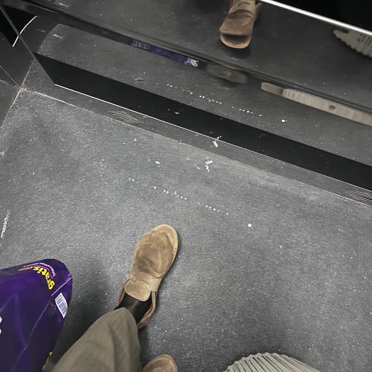 Elle Mağazasından Aldığım Ayakkabı Kısa Sürede Yırtıldı, Değişim Talep Ediyorum