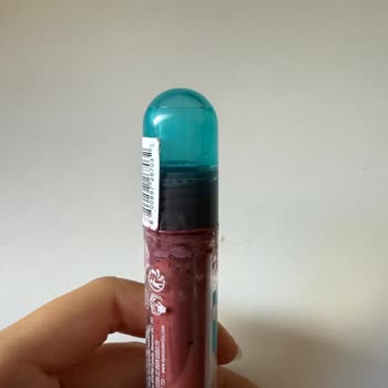NYX Lip IV Arrived With Faulty Texture and Leaking Cap