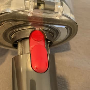 26 Ayda Parçalanan Dyson V15 Ve Çözüm Eksikliği