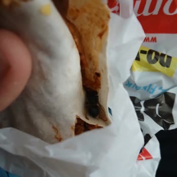 Çiğköfte İçinden Ölü Arı Çıktı: Hijyen Endişesi