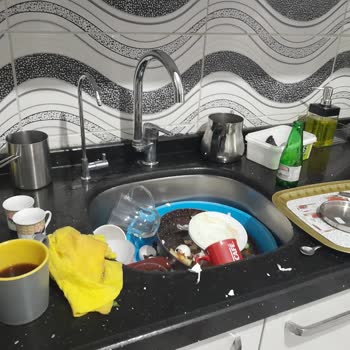 İstanbul Büyükşehir Belediyesi Esenler'de Uzun Süreli Su Kesintisi Ve Bilgilendirme Eksikliği