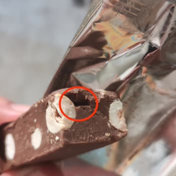 Kahve Dünyası Nello Çikolata İçinden Plastik Parça Çıkması Ve Ciddi Gıda Güvenliği İhlali