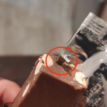 Kahve Dünyası Nello Çikolata İçinden Plastik Parça Çıkması Ve Ciddi Gıda Güvenliği İhlali