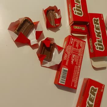 Napoliten Sütlü Çikolatalarda Bozuk Tat Ve İlgisiz Müşteri Hizmetleri