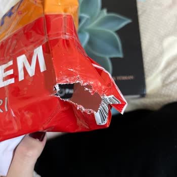 Aras Kargo İle Taşınan Kitap Hasarlı Ulaştı, Müşteri Hizmetleri Yanıt Vermiyor