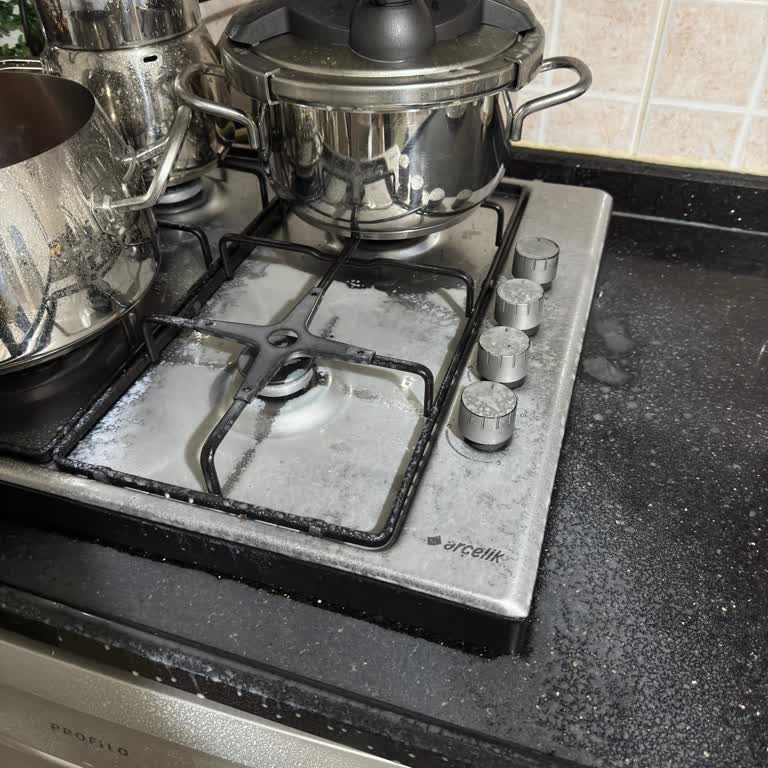 Düdüklü Tencere Kullanırken Yüksek Ses Ve Su Fışkırmasıyla Güvenlik Sorunu Yaşıyorum