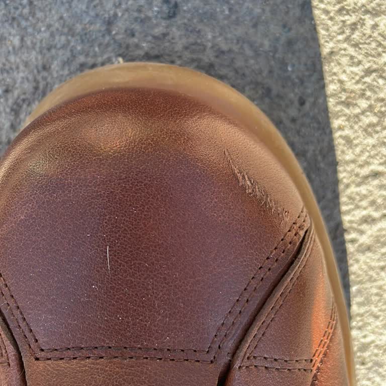 Ömür Boyu Garantili Ayakkabıda İlk Kullanımda Büyük Hayal Kırıklığı