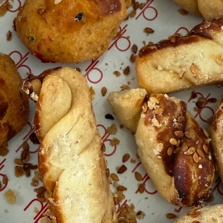 Hacıbaba Pastaneleri'nden Aldığım Kuru Pastadan Kıl Çıktı Hijyen Konusunda Endişeliyim!