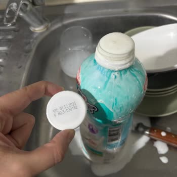 Son Kullanma Tarihi Geçmemiş Kefirin Köpürerek Taşması