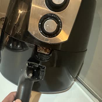Kumtel Airfryer'ın Kulpunun Erimesi Güvenlik Riski Yaratıyor!