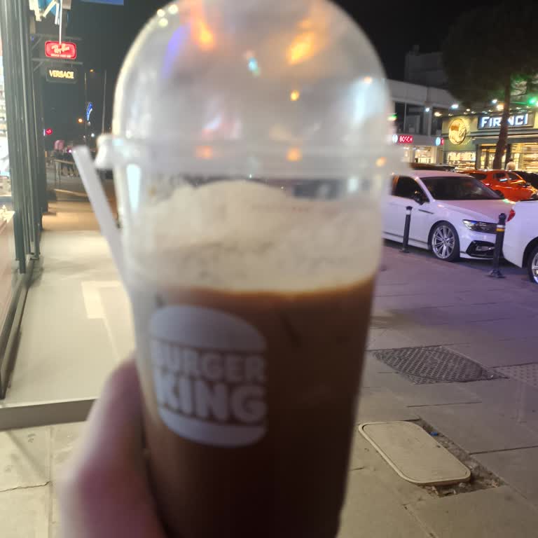 Soğuk Olması Gereken İced Mocha Sıcak Ve Eksik Servis Edildi