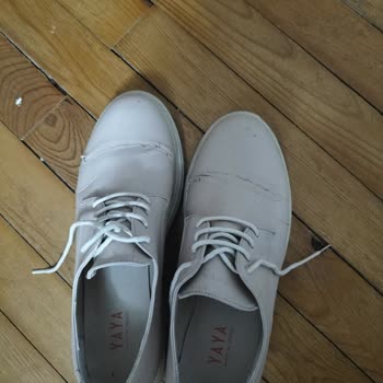 Kısa Sürede Parçalanan Sneaker Ve İlgisiz Mağaza Deneyimi