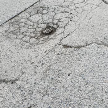 Yarım Bırakılan Yol Çalışmaları Araçlara Ve Güvenliğe Zarar Veriyor