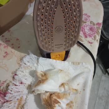 Philips Azur 8000 Ütüden Siyah Sıvı Akıyor, Garanti Kapsamında Çözüm Talebi