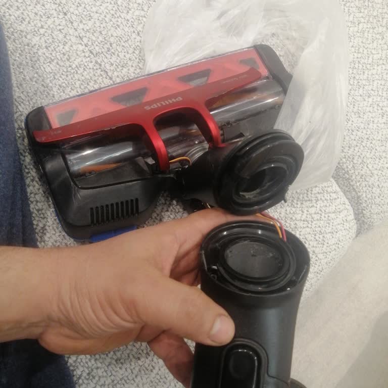 Philips Dikey Süpürge Başlığı Garanti Kapsamında Kırıldı Kullanıcı Hatası Denildi