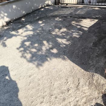 Yıllardır Onarılmayan Kırık Yol Ve Kaldırım Günlük Hayatımızı Olumsuz Etkiliyor