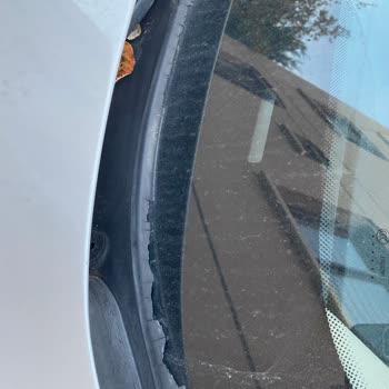 BMW 5 Serisi'nde Ön Cam Fitili Ve Kapı Kollarında Kendiliğinden Oluşan Sorunlara Çözüm Bekliyoruz