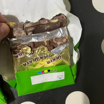 Aldığım Antep Fıstıklı Çikolatalar Bozuk Çıktı Tadı Ve Görüntüsü Kötüydü