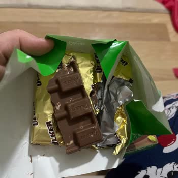 Aldığım Antep Fıstıklı Çikolatalar Bozuk Çıktı Tadı Ve Görüntüsü Kötüydü