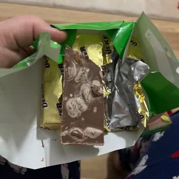 Aldığım Antep Fıstıklı Çikolatalar Bozuk Çıktı Tadı Ve Görüntüsü Kötüydü