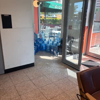 Starbucks Kartal Şubesinde Uzun Süredir Devam Eden Hijyen Ve Bakım Sorunları