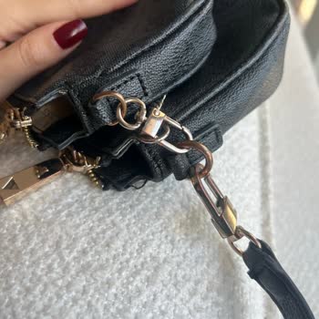 Guess Çantamın Metal Aksamı Paslandı Kötü Koku Ve Renk Değişimi Oluştu