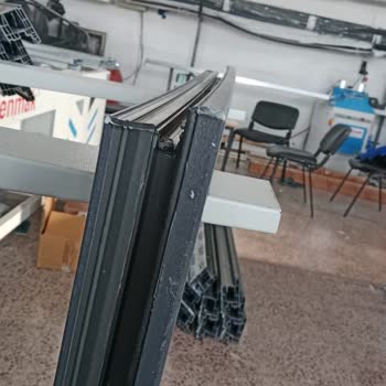 Sıfır Dairede Adopen PVC Kapı Ve Pencerelerde Bombeleşme Ve İlgisizlik