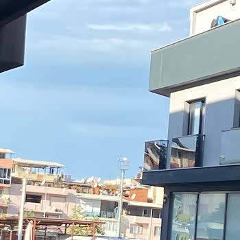 Bornova Yeşilova Pazarı'nda Sürekli Yanan Işıklar Sorunu