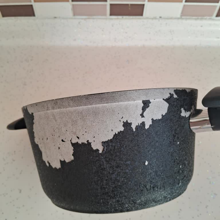 Tencere Setinde Kısa Sürede Kaplama Soyulması Ve Para İadesi Talebi