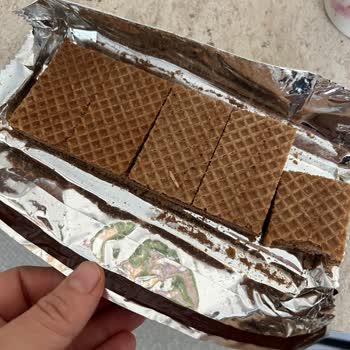 Aldığım Gofretin İçinden Kurt Çıktı: Sağlığım Tehlikeye Girdi