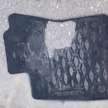 Everyday Rent A Car Şoför Koltuğunun Paspası Tamamen Parçalanmış