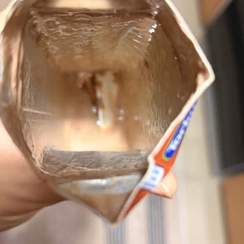 Son Kullanma Tarihi Geçmemiş Süt Bozuk Çıktı: Çocuğumun Sağlığı Tehlikeye Girdi