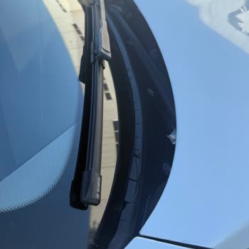 BMW 1 Serisi Ön Cam Fitilinde Kronik Deformasyon Sorunu Ve Ücretsiz Değişim Talebi