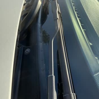 BMW 1 Serisi Ön Cam Fitilinde Kronik Deformasyon Sorunu Ve Ücretsiz Değişim Talebi