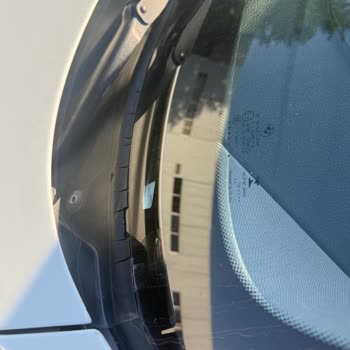 BMW 1 Serisi Ön Cam Fitilinde Kronik Deformasyon Sorunu Ve Ücretsiz Değişim Talebi