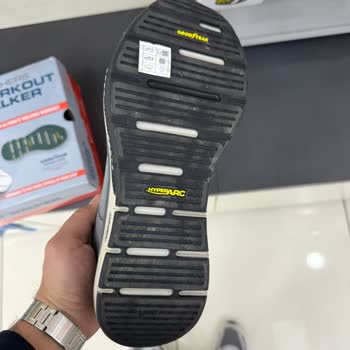 Kullanılmış Ve Lekeli Ayakkabı Gönderildi, Mağduriyetimin Giderilmesini Talep Ediyorum