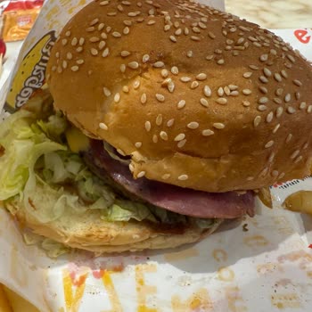 Tuzla Marina Burger Yiyelim Şubesinde Eksik Ürün, Hijyen Sorunu Ve İlgisiz Hizmet