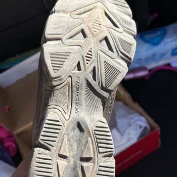 Skechers Aynı Model Ayakkabıda Kısa Sürede Taban Yırtılması Mağduriyeti