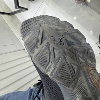 Skechers Aynı Model Ayakkabıda Kısa Sürede Taban Yırtılması Mağduriyeti