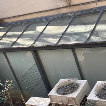 Divan Pastanesi Erenköy Şubesi'nin Dış Cephesi Bakımsız Ve Kirli